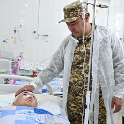 Чек арадагы атышуудан жарадар болгон жоокерлердин абалы айтылды