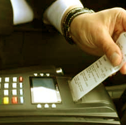 ВИДЕО – Кассалык аппараттарды киргизүү – азоолонуп кеткен соодага чалма