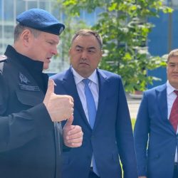 ФОТО - Улан Ниязбеков ознакомился с работой национальной гвардии Москвы