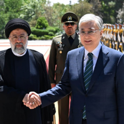 Касым-Жомарт Токаев иран президенти Раиси менен жолукту