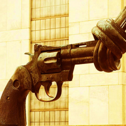 Профессор и академик Акаев так и не стал демократическим политиком