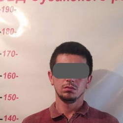 Сузакта күйөөсү аялын муунтуп өлтүрүп, үйүнүн короосуна көмүп койгон