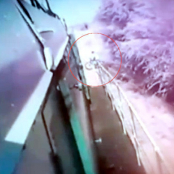 ВИДЕО - В Бишкеке парень попал под поезд