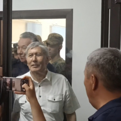 Алмазбек Атамбаев жана анын тарапташтары октябрь окуялары боюнча акталды