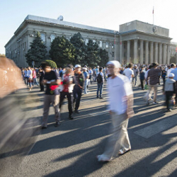 Курман айттан улам кыргызстандыктар үч күн катары менен эс алат