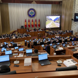 Последний рабочий день. Акылбек Жапаров пригласил  депутатов ЖК на ужин