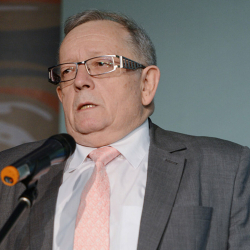 Вячеслав Шаповалов: Если позади офиса «Кумтора» будут грязные арыки, то это будет смешно