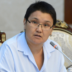 Рита Карасаpтова: «Кунаажын көзүн сүзбөсө...» деп кантип айтышат? 13 жашар кыз али бала да»