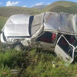 Суусамырдагы жол кырсыгынан 2 адам каза болуп, үч бала жабыркады