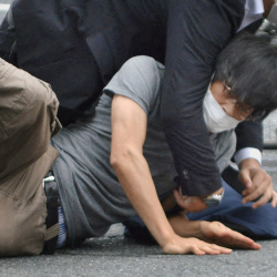 Стрелявшему в Абэ предъявили обвинение в убийстве