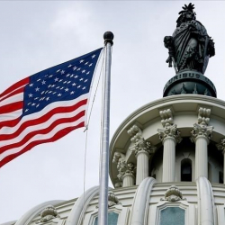 Эмнеге тышкы карызы чачынан көп Америка жакыр өлкөлөргө акча таратуу, согуш чыккан аймактарга курал-жарак берүүсүн токтотпой келет?