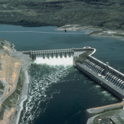 Какая страна лидирует по числу построенных ГЭС в СНГ за последние 5 лет?