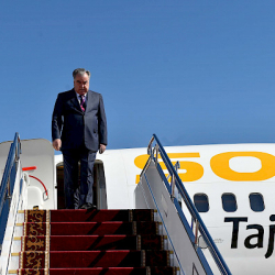 Эмомали Рахмон Кыргызстанга келди