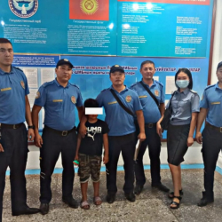 Адашып кетип, мечитте түнөгөн. Изделип жаткан 8 жашар бала табылды