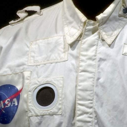 Нью-Йоркто астронавтын күрмөсү 2,77 миллион долларга сатылды