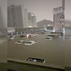 ВИДЕО - Бириккен Араб Эмирлигин суу каптады