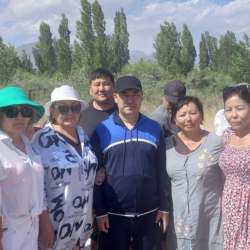 Президент Ысык-Көлдө эс алып жаткан мугалимдер менен жолугушту