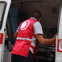 COVID-19. Кызыл Жарым Ай Бишкекте тез жардам унаасын ишке киргизди (байланыш телефону)