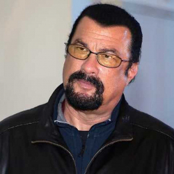 Стивен Сигал орус жарандыгынан эч качан баш тартпай турганын айтты