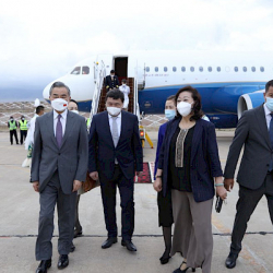 СҮРӨТ - Кытайдын тышкы иштер министри Ван И Кыргызстанга келди