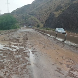 ВИДЕО - Селевые потоки парализовали движение в Боомском ущелье