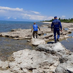 Эки жума өттү. Ысык-Көлгө чөгүп кеткен 4 жашар кыз дагы деле табыла элек