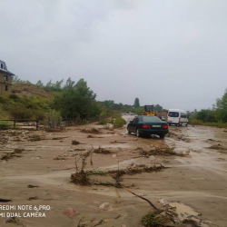 ВИДЕО- Жети-Өгүз районунда сел жүрүп, жолдорду суу каптады