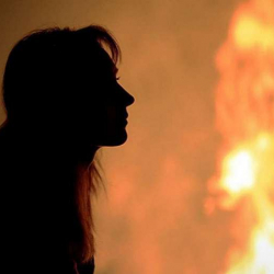 Фергана заводунда өзүн-өзү өрттөгөн аялдын туугандары жетекчиликти айыпташууда