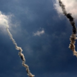 Жарашуу келишими күчүнө киргенден бир нече мүнөт өткөн соң, Израилге ракеталар атылды