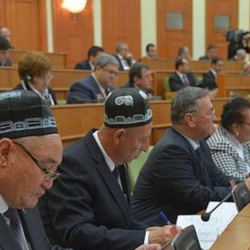 В Узбекистане госслужащим запретили открывать счета и приобретать недвижимость за рубежом