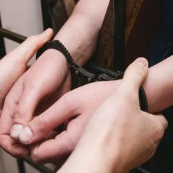 Хорватияда мыйзамсыз иммигранттарды ташыды делип эки кыргызстандык кармалган. Элчиликтин реакциясы