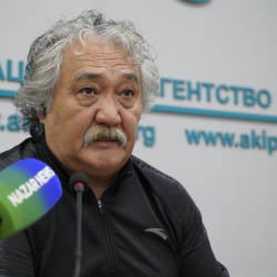 Бакыт Бакетаев: «Президент Кыргызстандын экономикасы өтө начарлап кетсе, айласыз чараларга мажбур болоорун кыйытты»