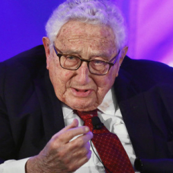 Генри Киссинджер:  США находятся на грани войны с Россией и Китаем