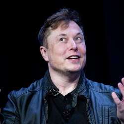 СМИ: Суд в США обязал экс-сотрудника Твиттера передать Маску новые данные