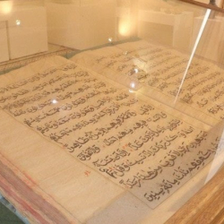 ФОТО - В Узбекистане из хранилища украли рукописный экземпляр священного Корана