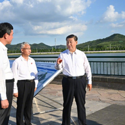 ВИДЕО - Си Цзиньпин проинспектировал город Цзиньчжоу на северо-востоке Китая