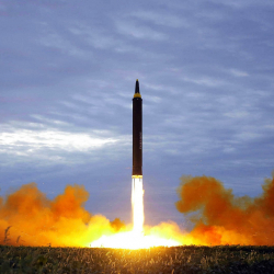 Түндүк Корея Жапонияга эки ракета учурду