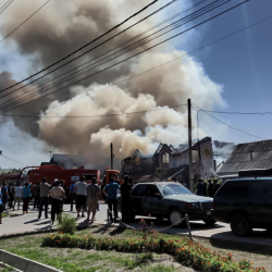 ВИДЕО - Бишкектин борборундагы бала бакчадан ири өрт чыкты