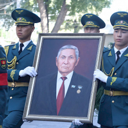 СҮРӨТ - Бишкекте энергетика ардагери Жамалбек Түлөбердиевди акыркы сапарга узатуу зыйнаты өттү