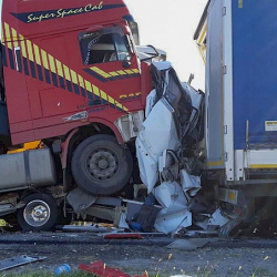 Россиядагы жол кырсыгында набыт болгондордун үй-бүлөсүнө 300 миң сомдон берилет