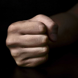 Бишкекте майор лейтенантты сабап салды