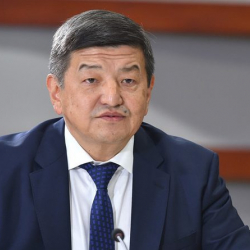 Акылбек Жапаров Кумтөр кенине барат