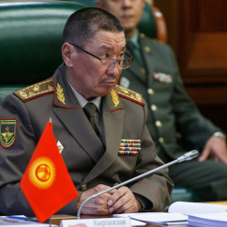 Атылган аскерлердин өлүмү... Министр Бекболотовдун бети кызарып да койгон жок!