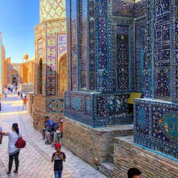 Турист из России тратит на покупки в Казахстане $170, в Узбекистане $110 и в Кыргызстане $33