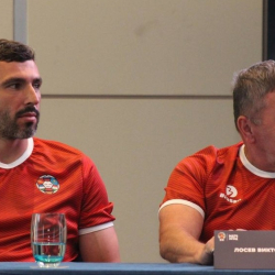 «Желаю забить нам гол». Капитан сборной СССР-1988 рассказал, как будет играть против Садыра Жапарова