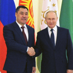 Владимир Путин Садыр Жапаровду Эгемендүүлүк майрамы менен куттуктады