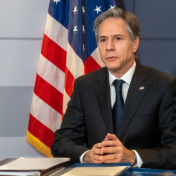 Энтони Блинкен кыргызстандыктарды Эгемендүүлүк күнү менен куттуктады