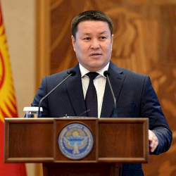 Талант Мамытов кыргызстандыктарды Билим күнү менен куттуктады