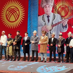ВИДЕО - В Бишкеке завершился кыргызско-казахский айтыш. Кому достался приз — 3 миллиона сомов?