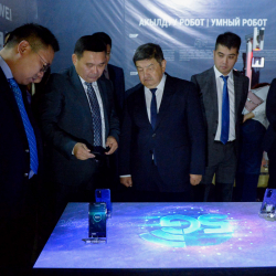 СҮРӨТ - Акылбек Жапаров: «Биз жалпы өлкө боюнча 5G технологияларын ыкчам өнүктүрүүгө кызыкдарбыз»